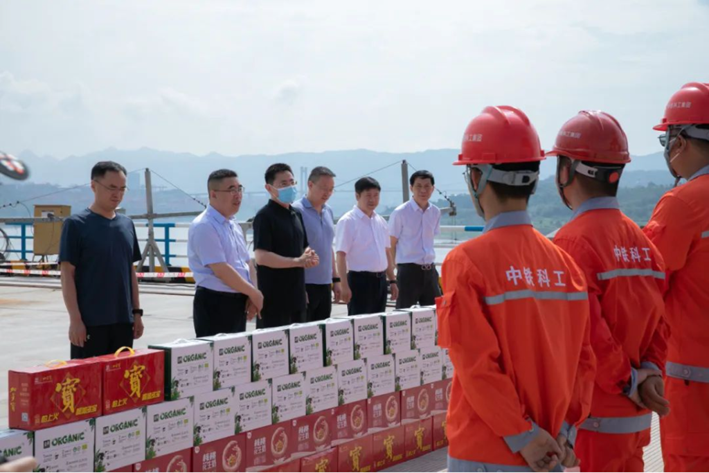 中国中铁党委常委、副总裁、总法律顾问于腾群到中铁工业开展提高上市公司治理水平专题调研 中国中铁党委常委、副总裁、总法律顾问于腾群到中铁工业开展提高上市公司治理水平专题调研