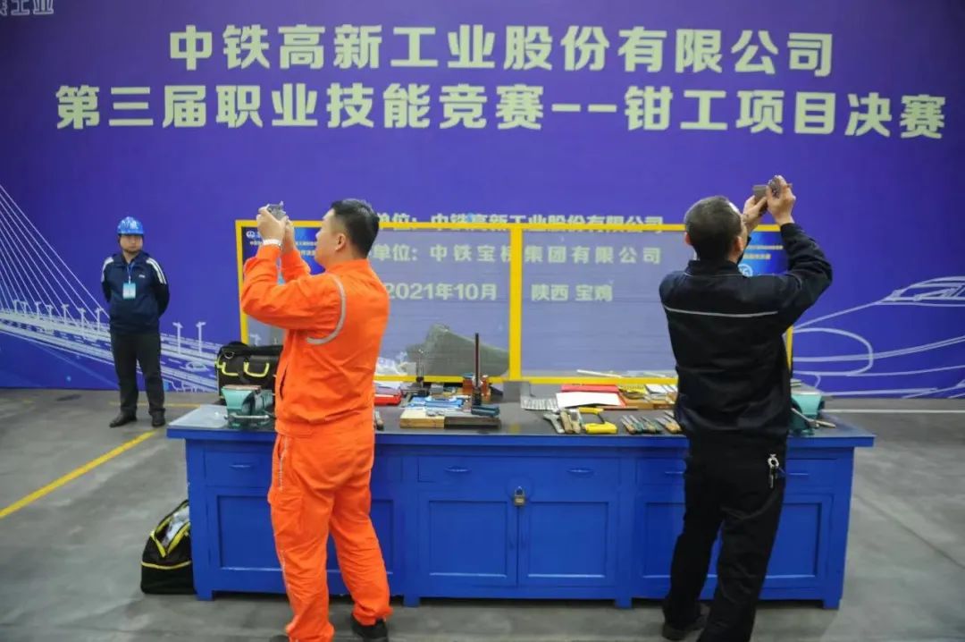 喜讯!中铁工业再获党建优秀和四好班子两项殊荣 喜讯!中铁工业再获党建优秀和四好班子两项殊荣