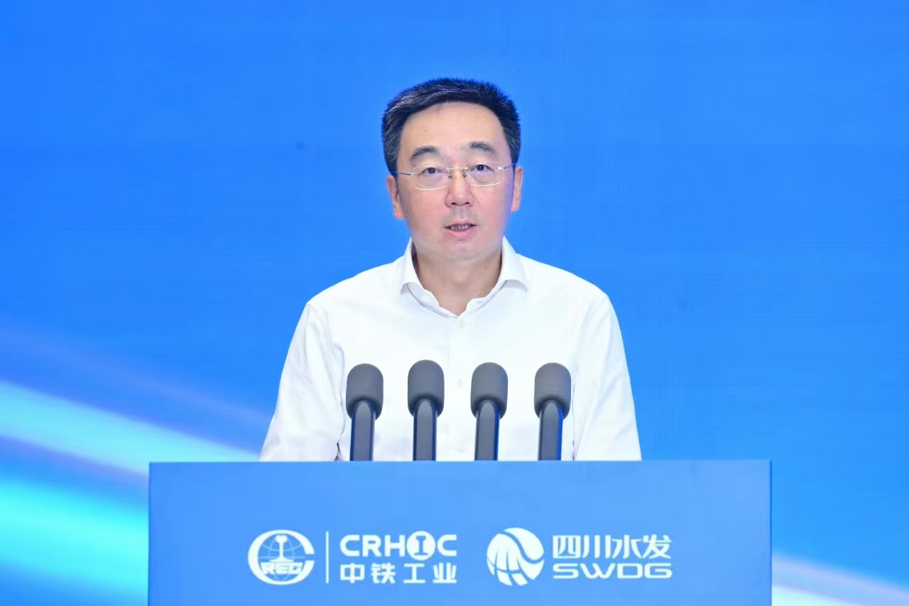 中国中铁携手四川省打造高端装备产业首台盾构机成功下线 中国中铁携手四川省打造高端装备产业首台盾构机成功下线
