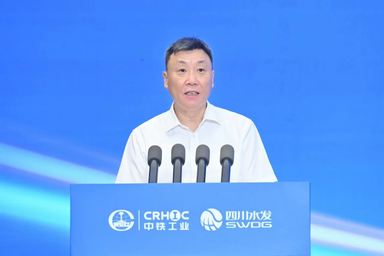 中国中铁携手四川省打造高端装备产业首台盾构机成功下线 中国中铁携手四川省打造高端装备产业首台盾构机成功下线