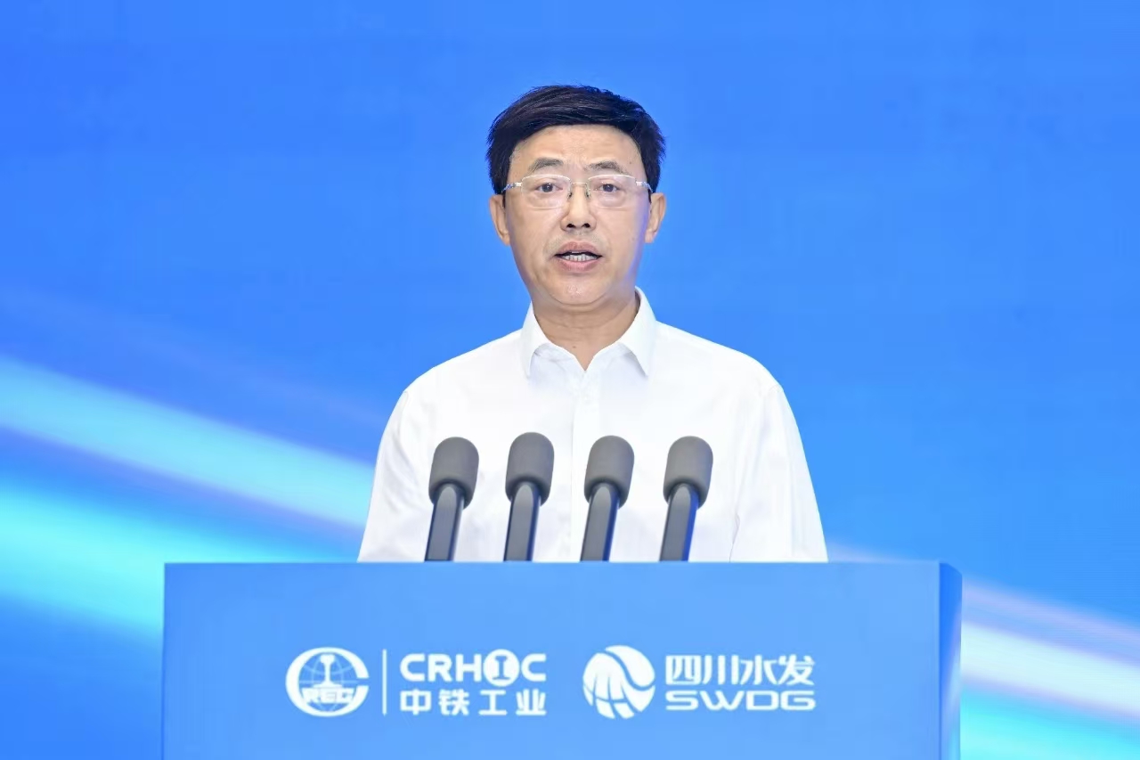 中国中铁携手四川省打造高端装备产业首台盾构机成功下线 中国中铁携手四川省打造高端装备产业首台盾构机成功下线
