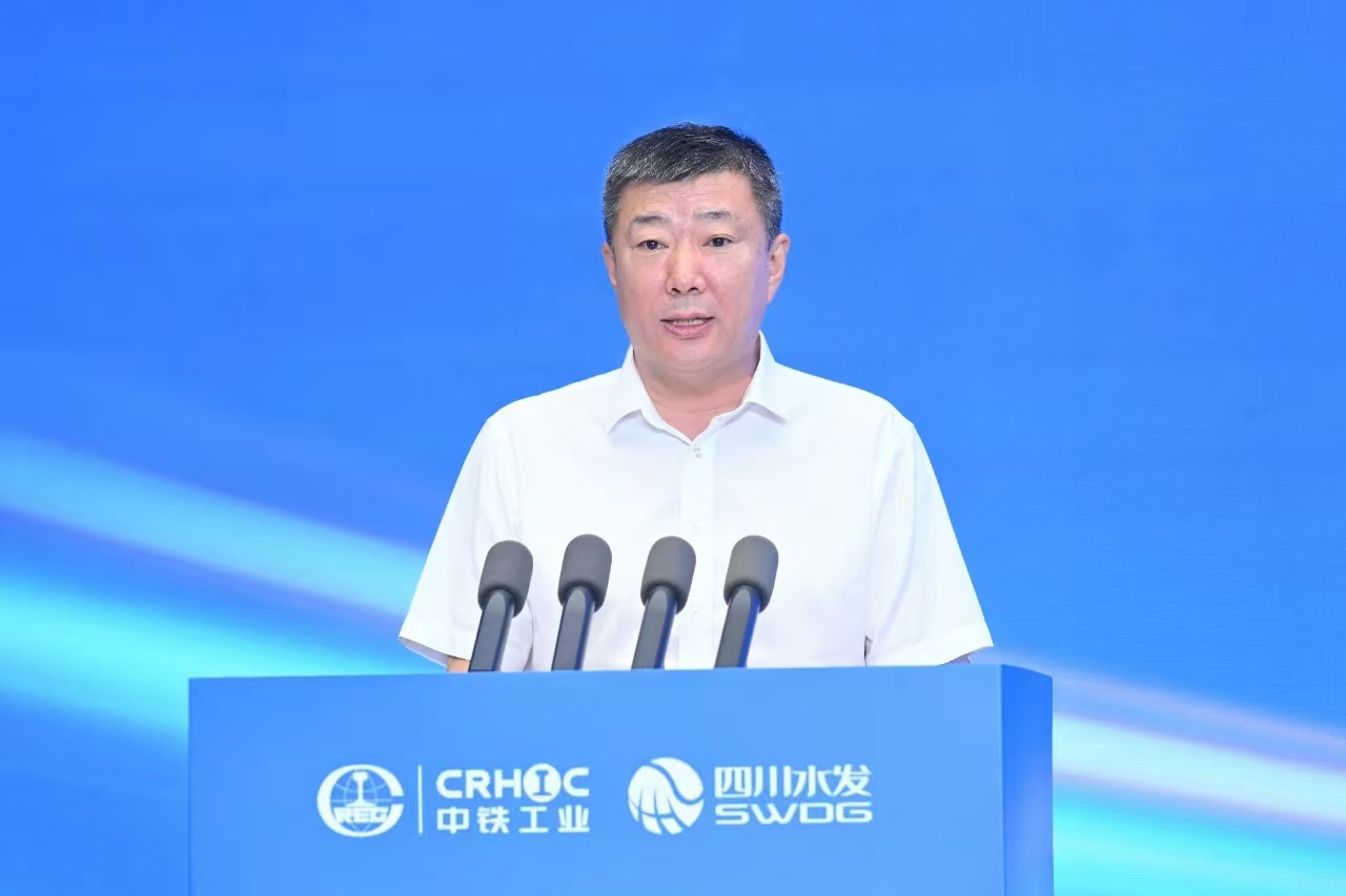 中国中铁携手四川省打造高端装备产业首台盾构机成功下线 中国中铁携手四川省打造高端装备产业首台盾构机成功下线