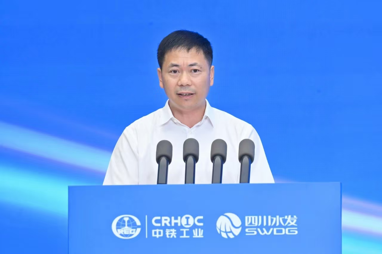 中国中铁携手四川省打造高端装备产业首台盾构机成功下线 中国中铁携手四川省打造高端装备产业首台盾构机成功下线