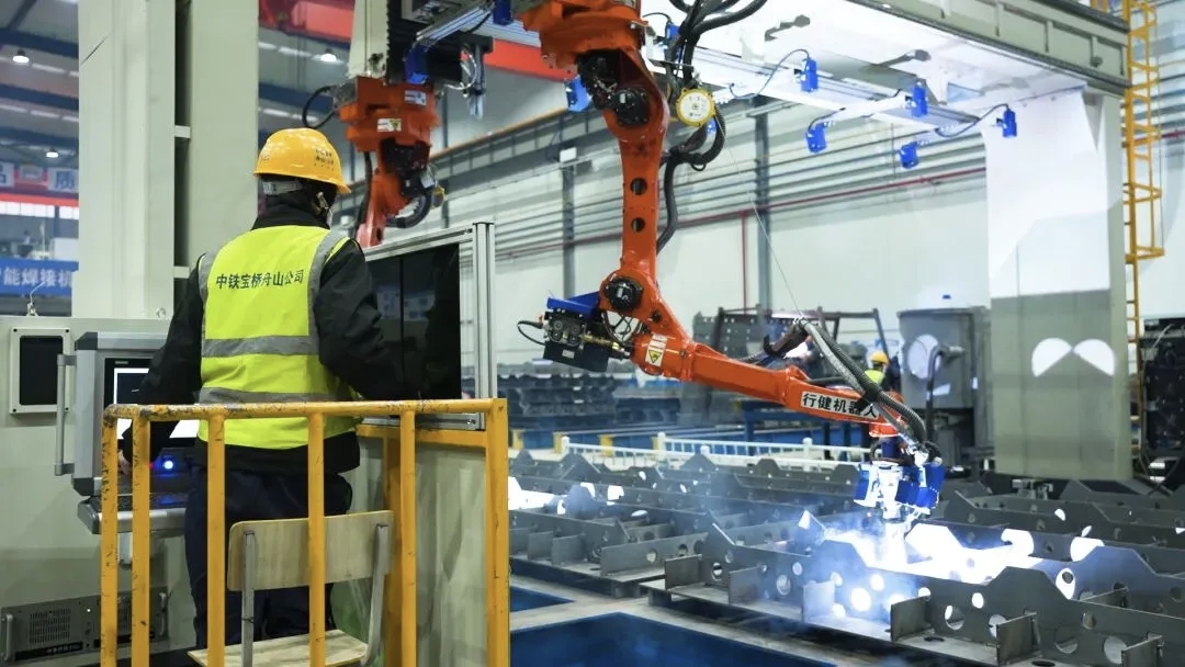 世界最大跨径双层悬索桥狮子洋大桥主塔封顶