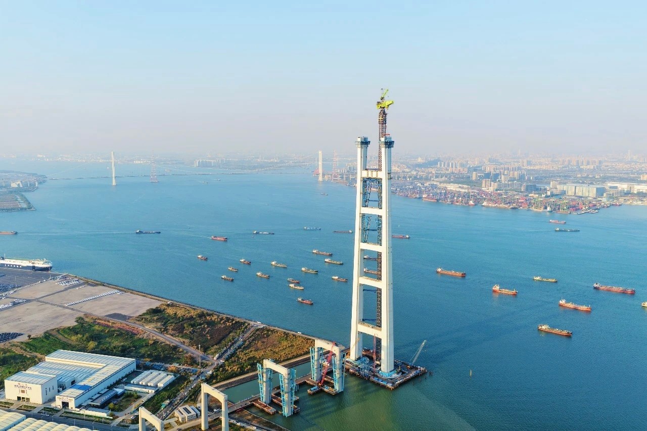 世界最大跨径双层悬索桥狮子洋大桥主塔封顶