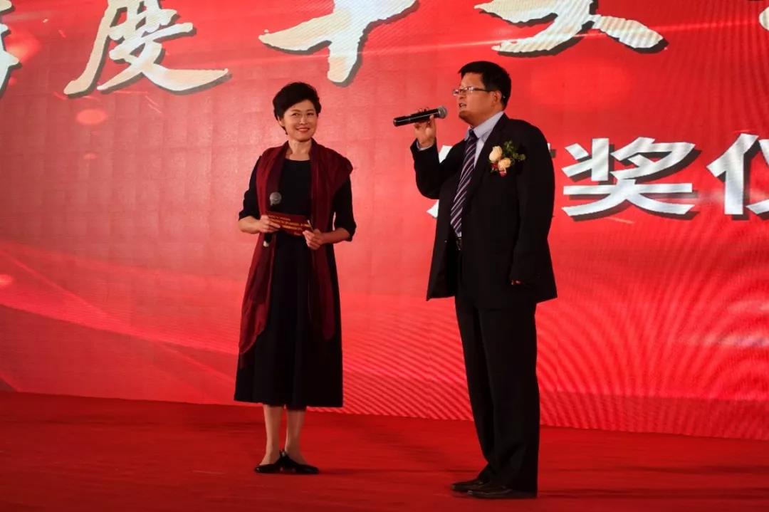 李军平荣获“2017-2018年度十大桥梁人物” 李军平荣获“2017-2018年度十大桥梁人物”