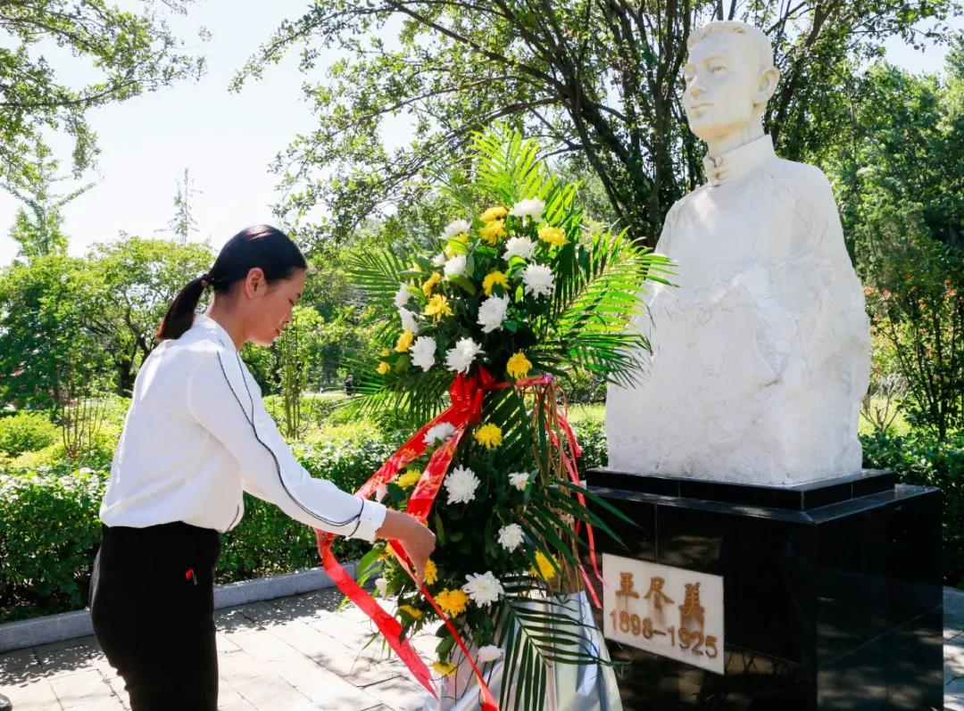 从党的一大代表王尽美到党的十九大代表王中美,中铁工业人这样传承初心 从党的一大代表王尽美到党的十九大代表王中美,中铁工业人这样传承初心