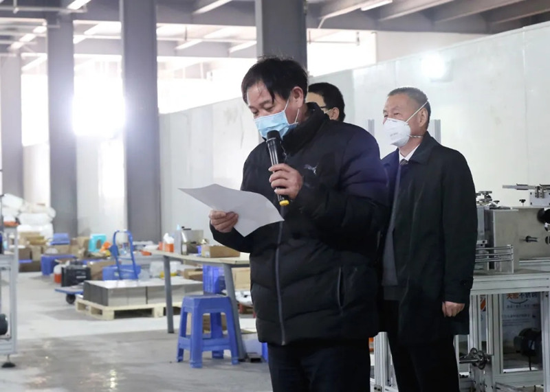 日产能200万只！河南“最大产能”口罩生产线完成组装，多亏了他们