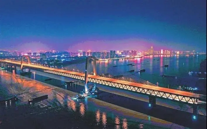 商合杭高铁两座“世界之最”桥梁携手通车