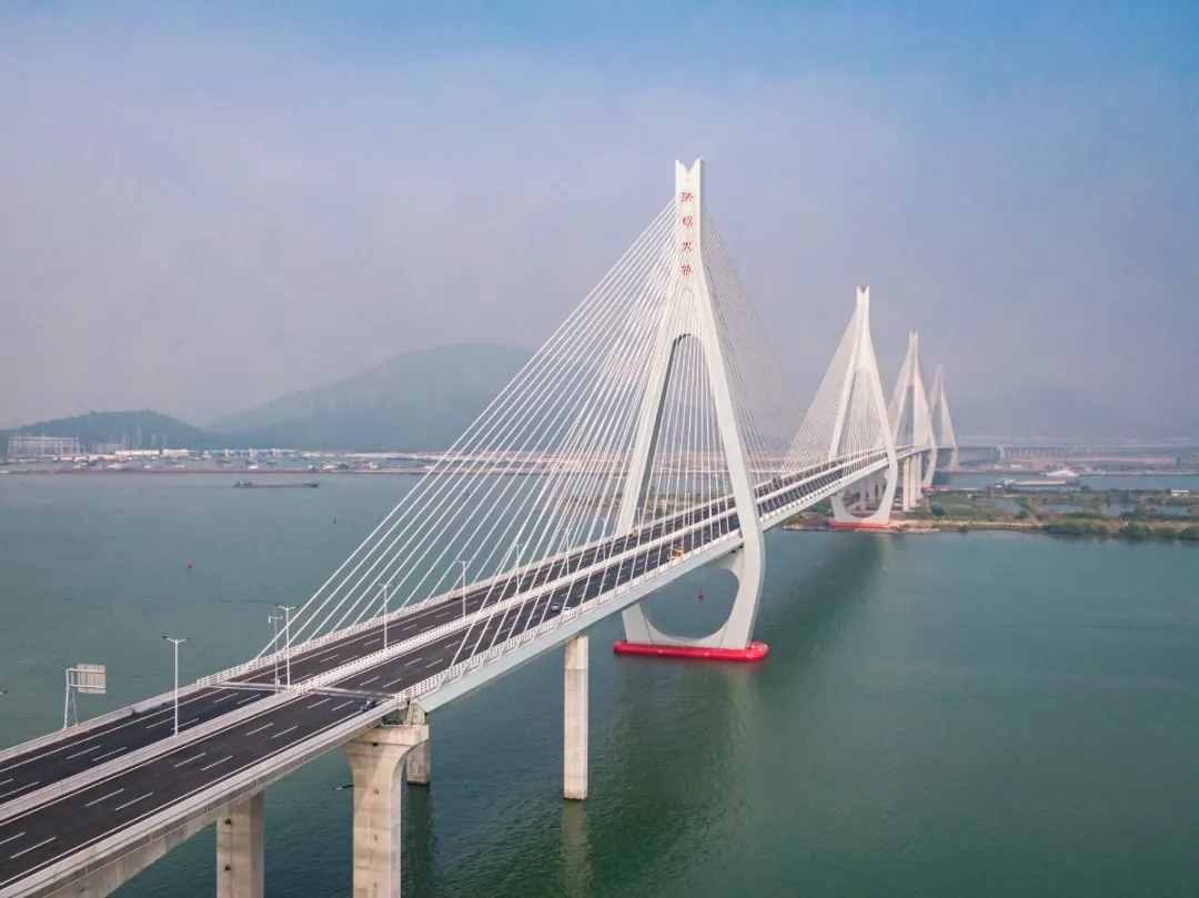 世界首座大跨度串联斜拉桥——珠海市洪鹤大桥正式通车 世界首座大跨度串联斜拉桥——珠海市洪鹤大桥正式通车