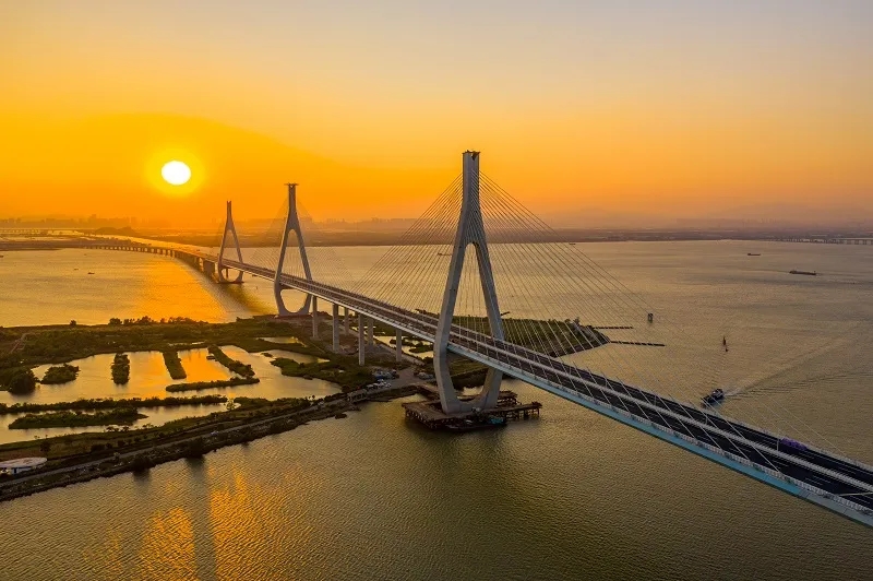 世界首座大跨度串联斜拉桥——珠海市洪鹤大桥正式通车 世界首座大跨度串联斜拉桥——珠海市洪鹤大桥正式通车